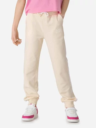 MONA PANTS GIRL